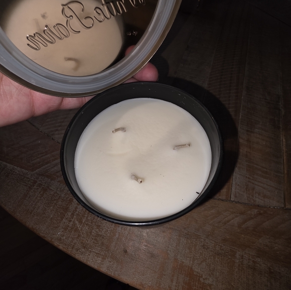 ☆Bath & Body Works Mahogany Teakwood Intense Candle - Black☆ - Picture 2 of 3